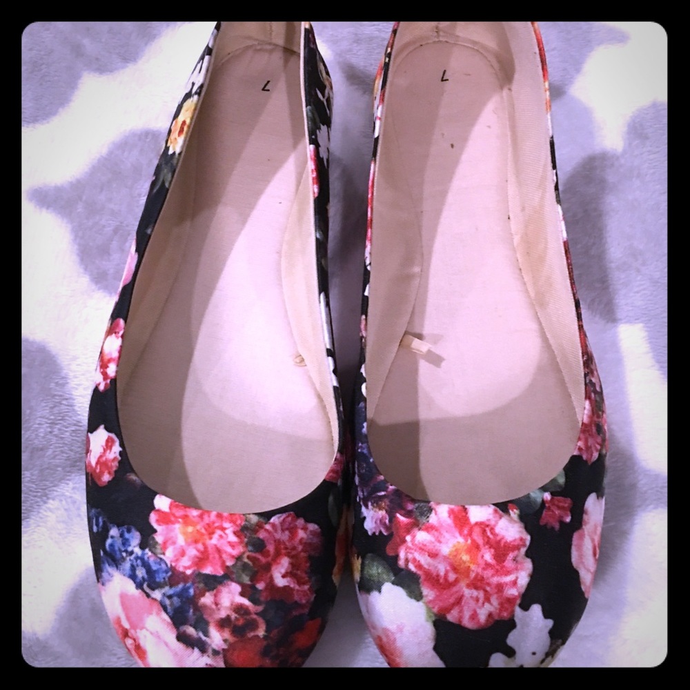 Floral print flats